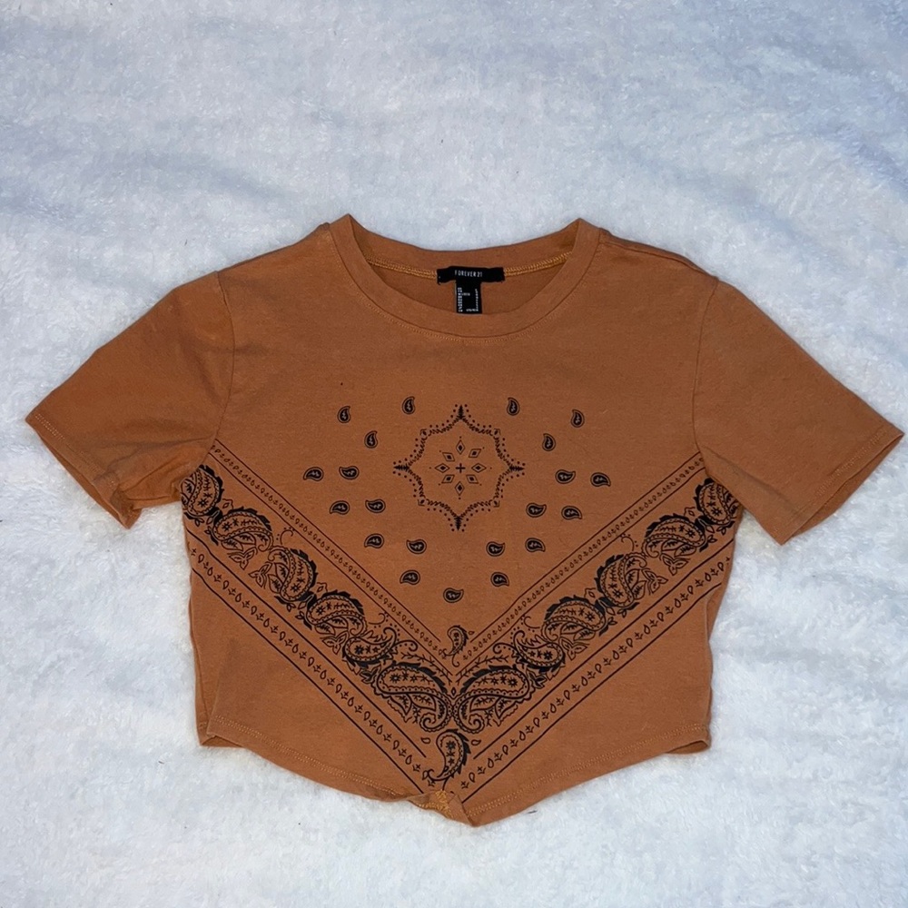 Crop-Top/Bandana Design
